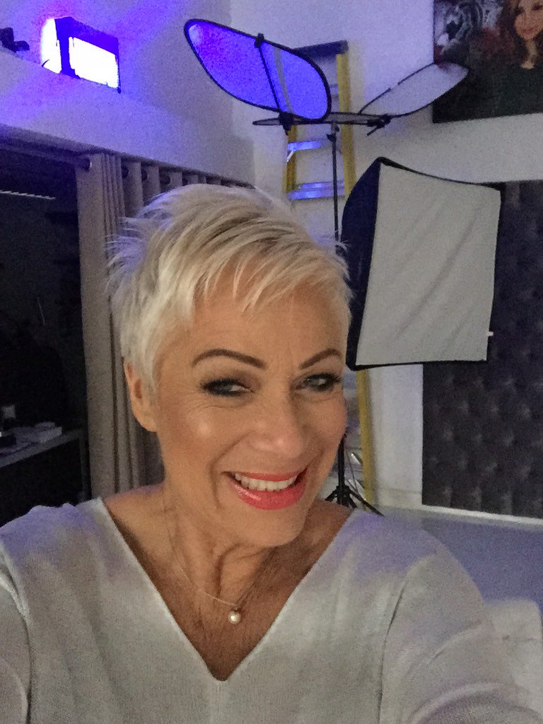 Denise Welch tweet media