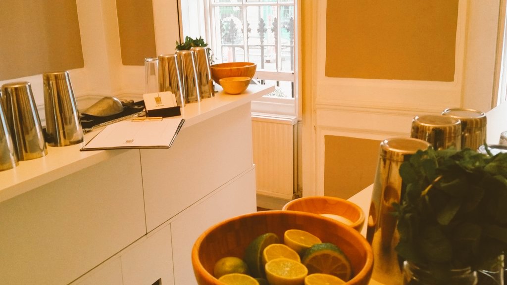Barz8events's tweet image. We are ready for one of our #cocktailmakingclass @foxclublondon #BirthdayParty #cocktailmaking