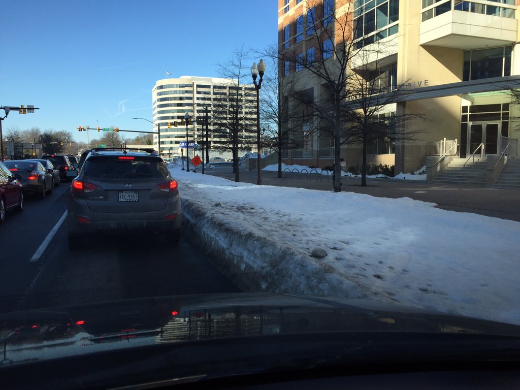 dcfoodsafety's tweet photo. @ErinFox5DC @fox5dc @suepalkafox5dc still no parking - Lanes on Fairfax Dr Ballston slow commute Monday #fox5digout https://t.co/1HgJHtAkE1