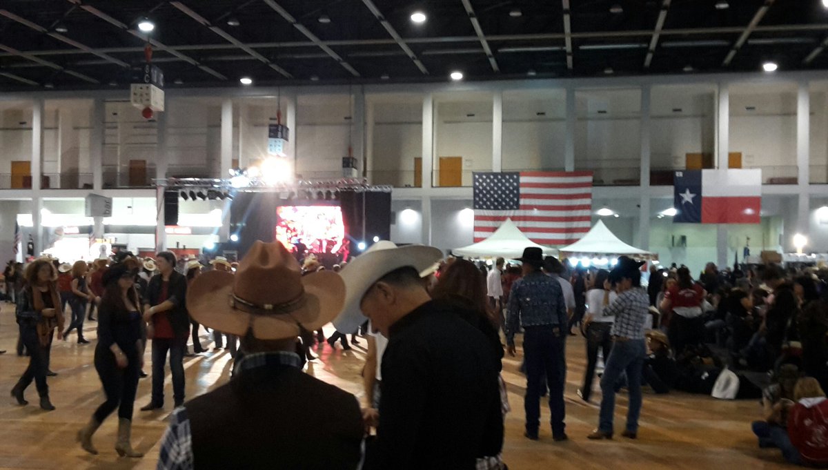 davidmazzerelli's tweet photo. Mamma mia! Best country event ever seen in Italy @BBTCountryFair! Cool! #BBTCountryFair  #TheCowboysAreComing https://t.co/7fWAn682KT