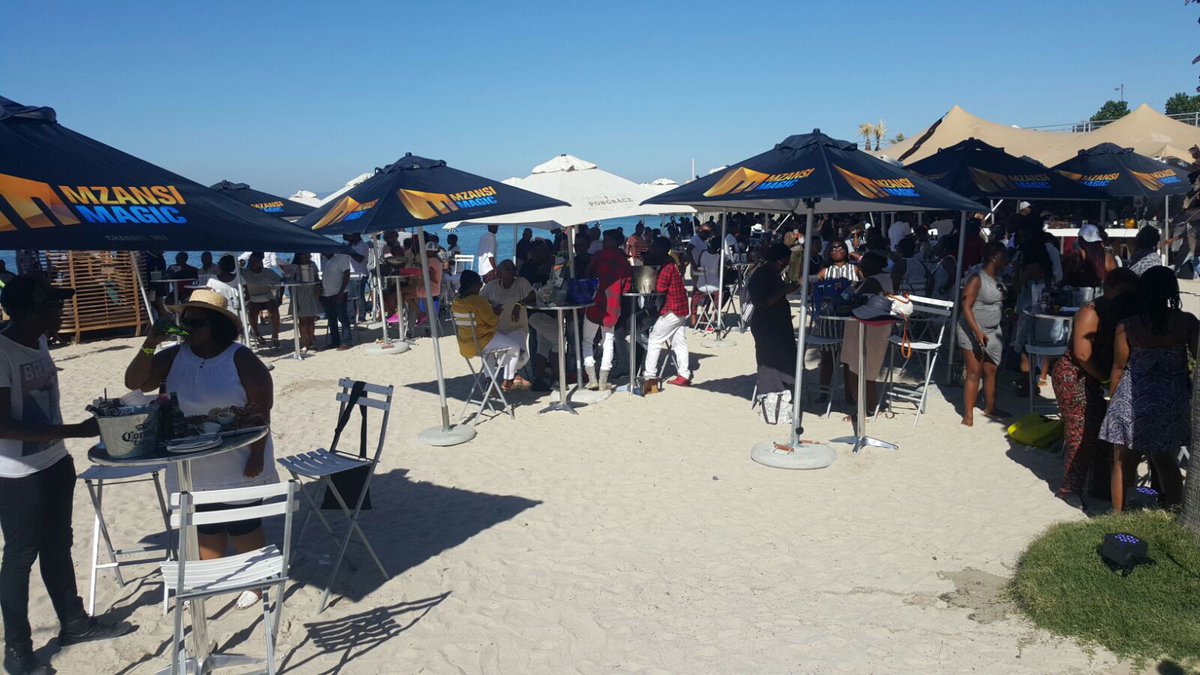 Mzansimagic's tweet photo. Awesome vibes at the #unrestrictedboldsessions It's about to get lit in here! #carlingbluelabel #mzansimagic https://t.co/GLgrjJ1EmX