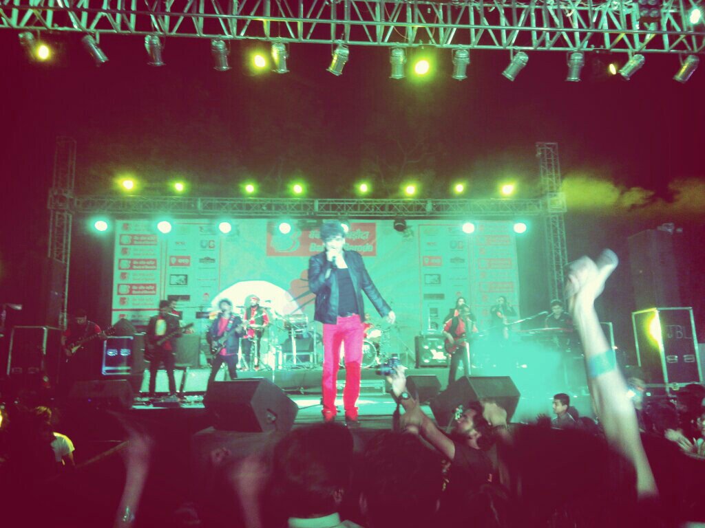 IIM_Udaipur's tweet photo. Palash Sen performing the crowd favorites "kya mujhe pyar hain"  at #audacity16 #letsretro https://t.co/SJqWW1vdVL