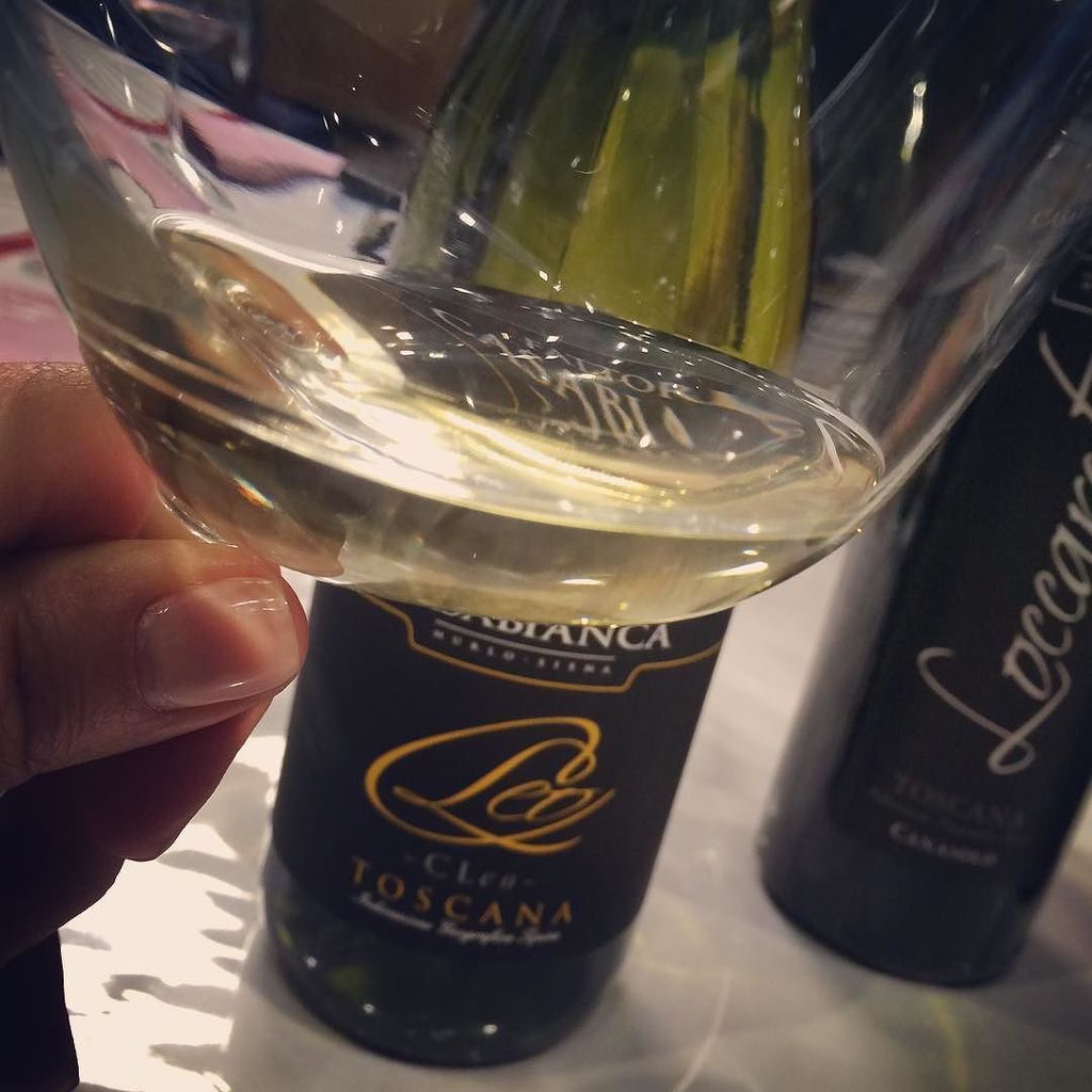 LoggiaGloria's tweet photo. InstaPic by lecinqueerbe: A #sienaMWF16 il #vermentino #vegan  di @fcasabianca #chiantivegan #siena #toscana #winea… https://t.co/aqLOJNbIHB