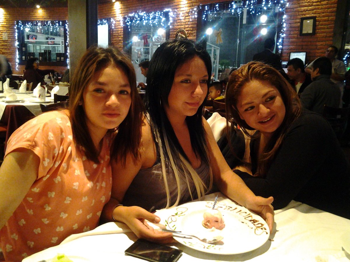 rubycon11's tweet image. Bonitas mis hermanas ♡|||||♡