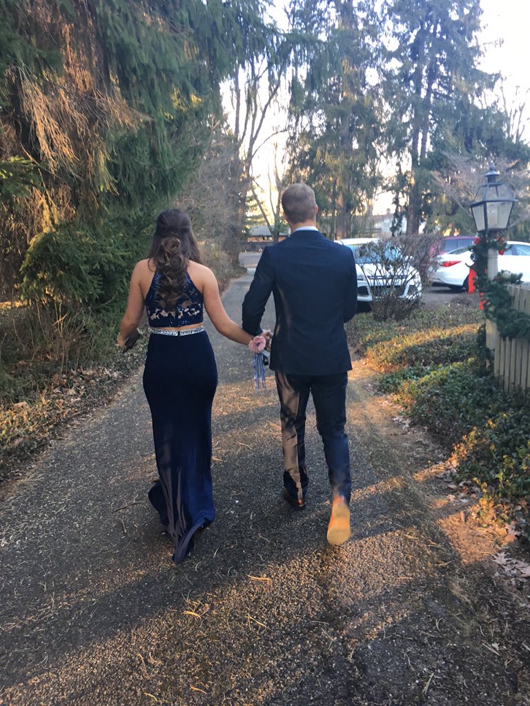 Cayla_witha_C's tweet photo. Formal was a good time with my fav people๐๐ฅ๐ #Ihavethekey๐๐ https://t.co/EzD0FeSS7e