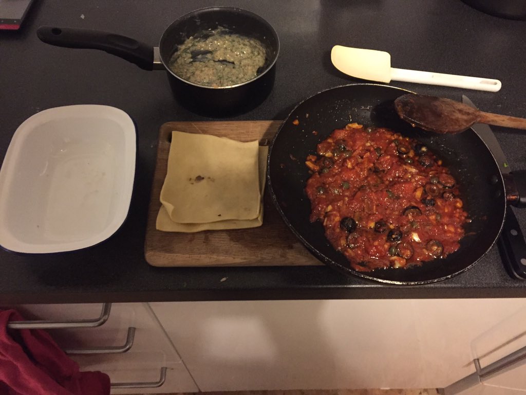 StudentCook2's tweet photo. Had some left over pasta so made a Puttanesca style lasagne
#studentcook #homemadepasta #cookingwithleftovers #pasta https://t.co/xiRVaUTpVY