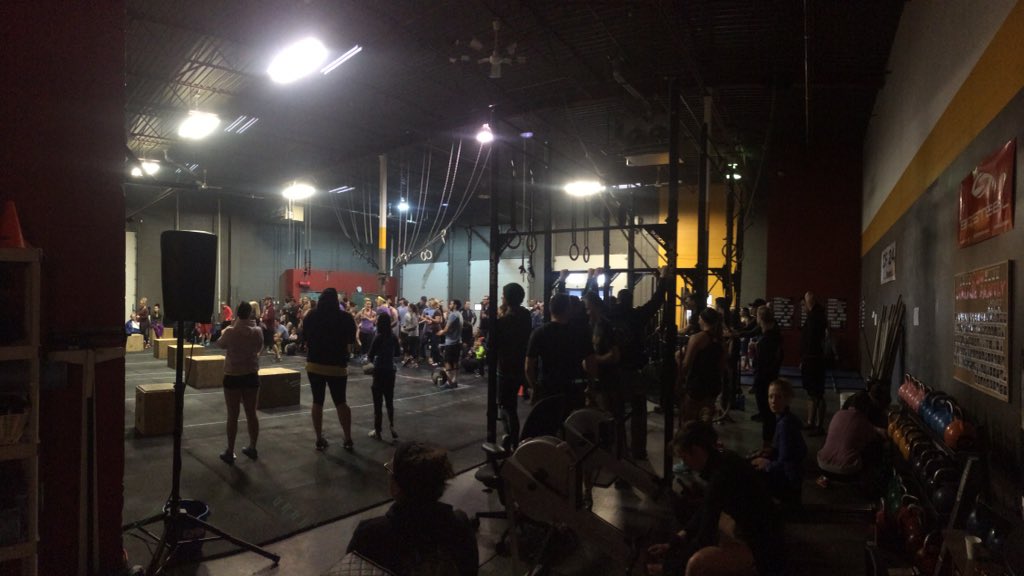 CrossfitLineage's tweet photo. Event 1 scaled underway!  These athletes are rocking it! #wm2016 https://t.co/vm25BAp1E7