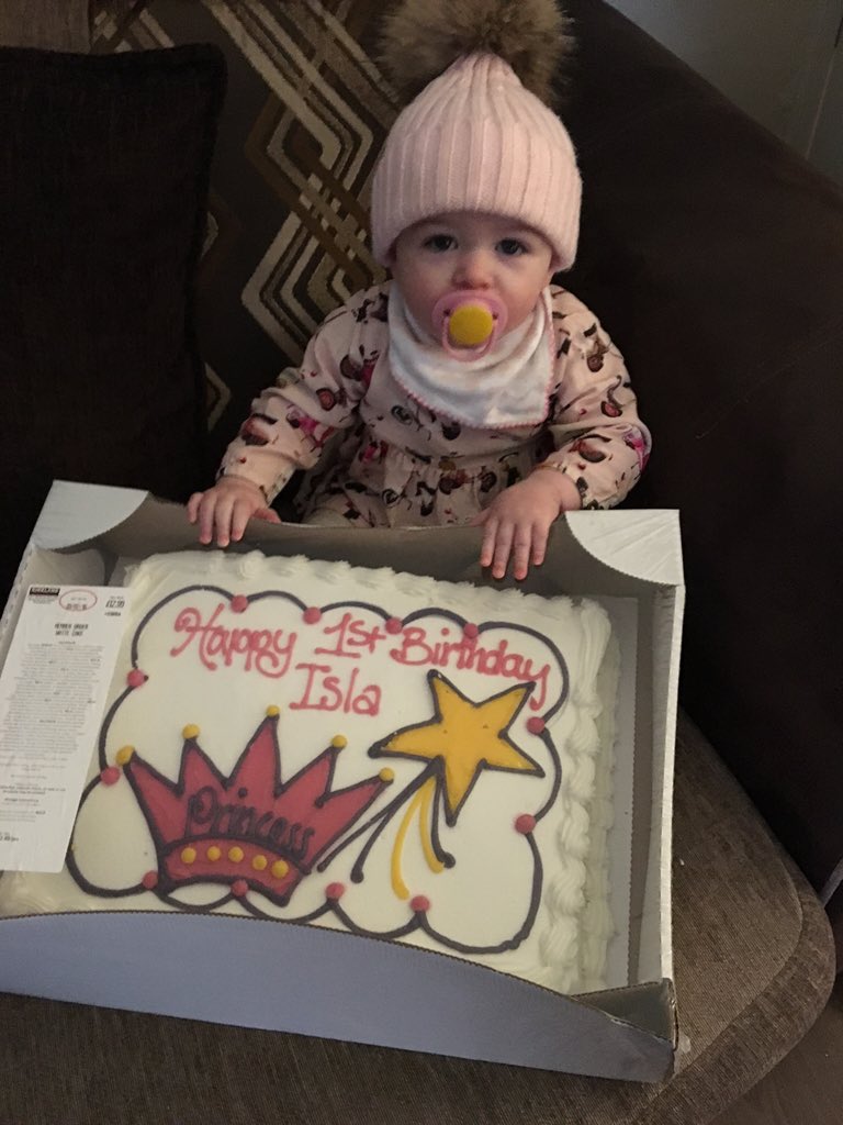 jamesfitz88's tweet photo. Can't believe how quick this years gone, love this kid ❤️🎁🎈🎉 https://t.co/8UDAqW5BUv