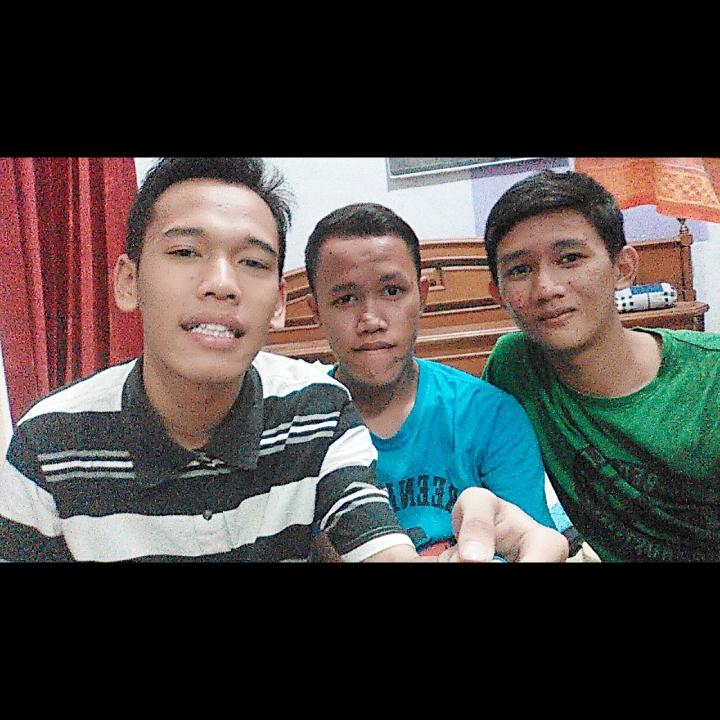 HamdanPernandan's tweet photo. With friend:3 https://t.co/Pf4XlMq0LC