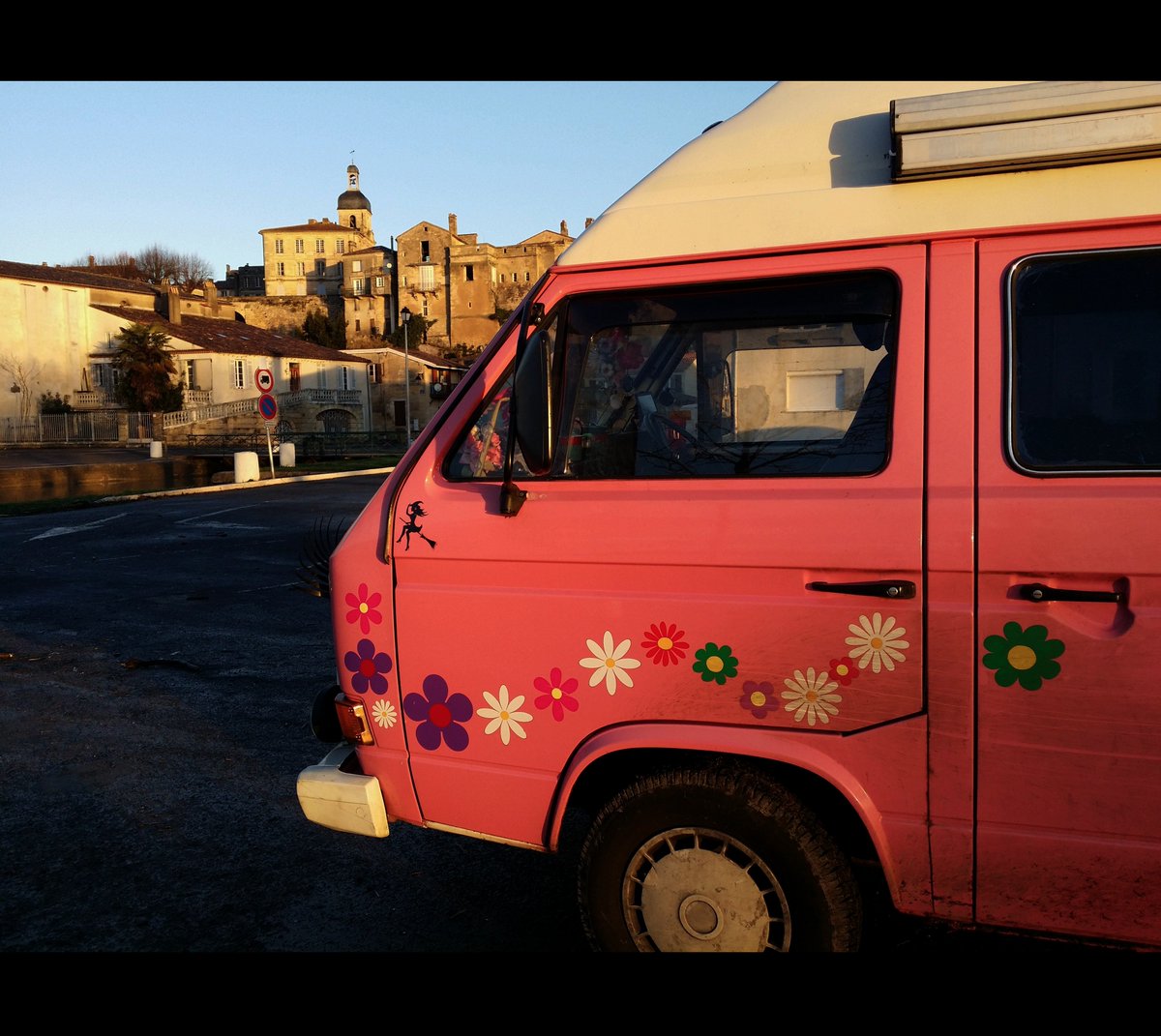 Bourg sur Gironde #France #Wanderlust #Roadtrip #Travel #WeekendWanderlust #Vanlife #driveyouradventure @VWsightings