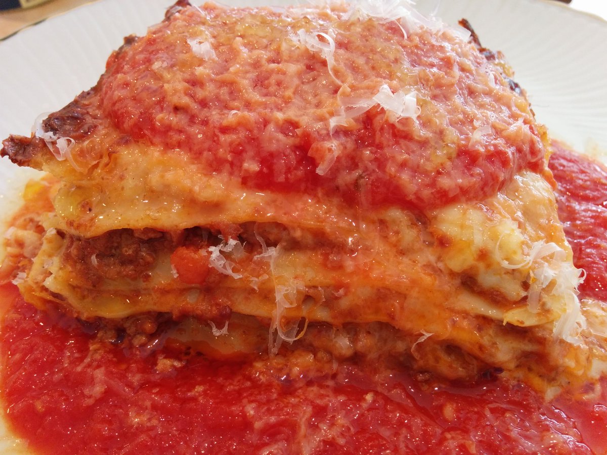 Sunday lunch <a href="/porchetta_mtl/">Porchetta Mtl</a> for Diva #2 &amp; Co.  It's like being at Nonna's house! <a href="/Jon_Agnello/">Jonathan Agnello</a>