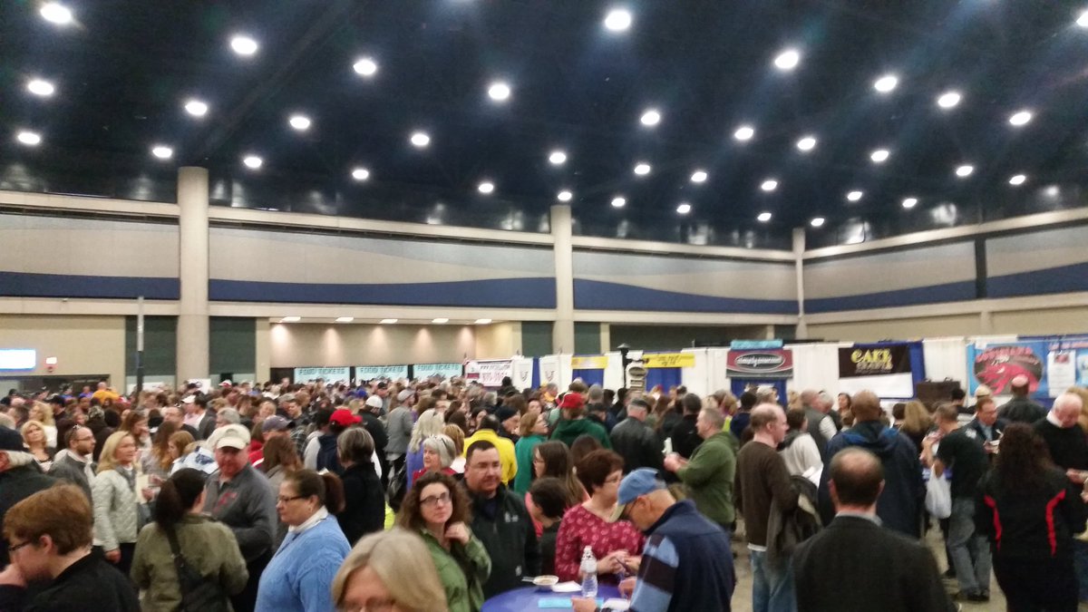 RoseDeGeorge's tweet photo. Only noon &amp; it's already packed here! #SoupFest16 #Buffalove https://t.co/7VapLGdhAj