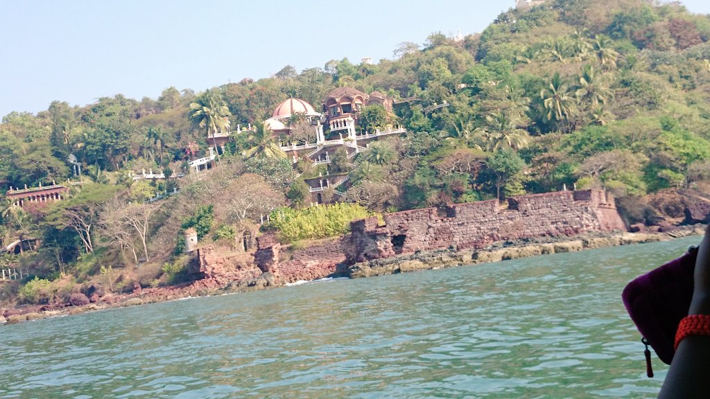 #HaseenaMaanJayegi shoot house #BillionardHouse #Goa saw this when traveling to island for snorkling on a boat