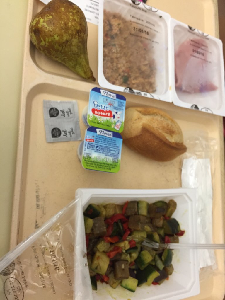 mrsmanoa's tweet photo. Did someone sign me up for a special diet?!?! #wtf #notavegan #Noteatingtonight #junkfoodfordinner #tvdinner #sick🙊 https://t.co/x3x23KSH1N