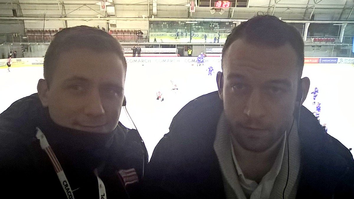 KSCracoviaSA's tweet photo. Mecz z @UniaOsw w naszej transmisji - https://t.co/BXXzbrfCps. Z @k_dabrowa komentuje obrońca Pasów @23macieja ! https://t.co/6MOzGHY5o4