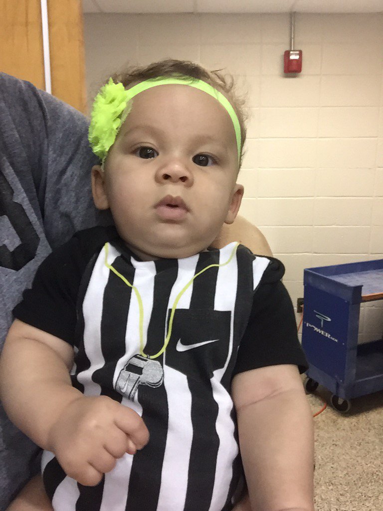 KreweVolleyball's tweet photo. Its a good day the refs are on our side.  #kreweoftammy #kreweofshannon still in the hunt! https://t.co/2UajE9wmQE