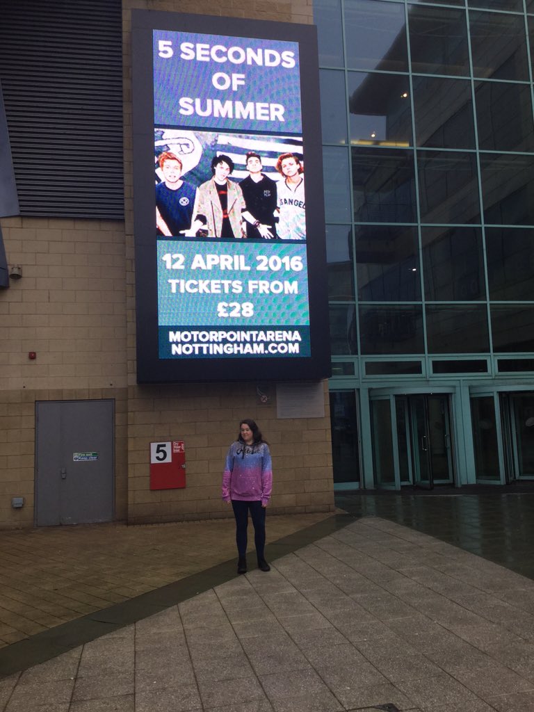 outofmymind5sos's tweet image. When your at the arena so you get a selfie with this!&amp;lt;3 @Michael5SOS @Calum5SOS @Ashton5SOS @Luke5SOS @5SOS