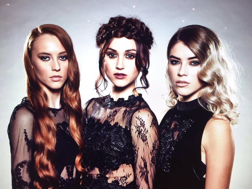 emilypatient's tweet photo. Photoshoot today @KennadysSalon @OliviaGeorge_ @charlyann6  @makeupartistKM @AmeliaWaterson https://t.co/YGoZs8QINt