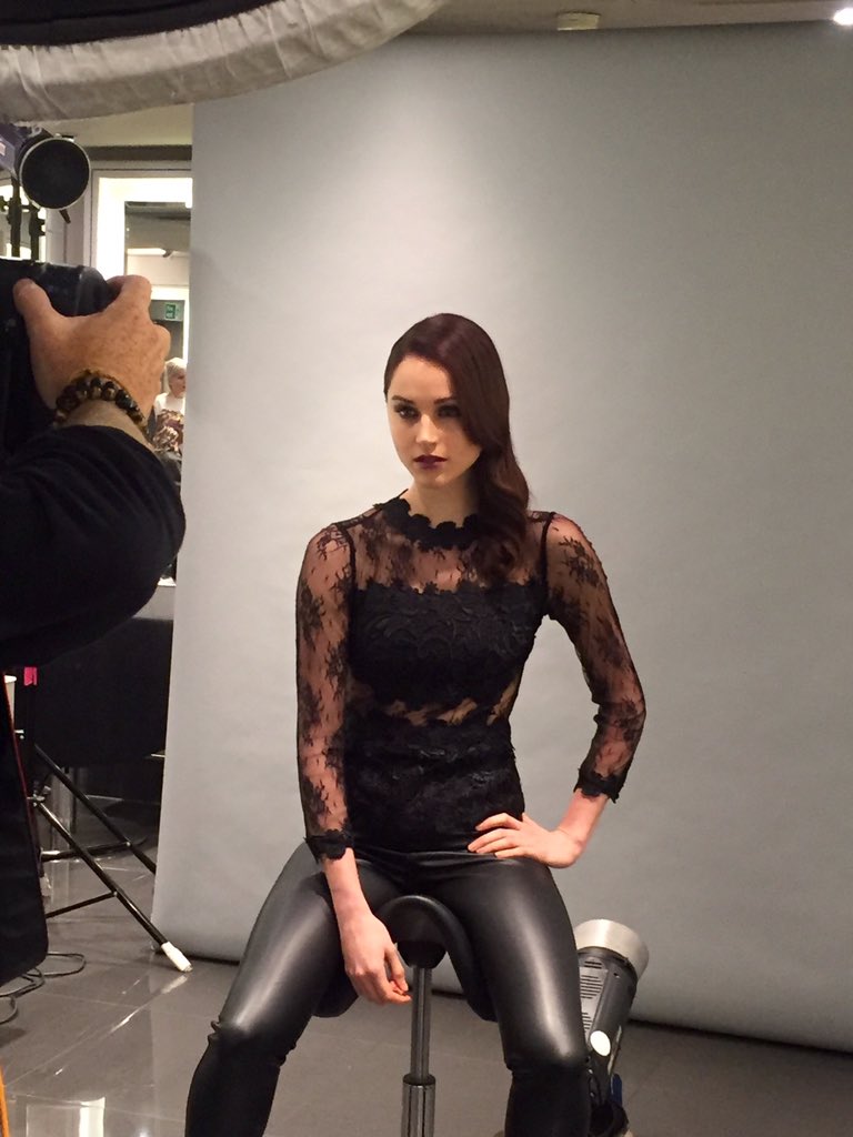 emilypatient's tweet photo. Photoshoot today @KennadysSalon @OliviaGeorge_ @charlyann6  @makeupartistKM @AmeliaWaterson https://t.co/YGoZs8QINt