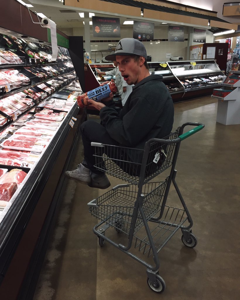 Claudia Sulewski tweet media