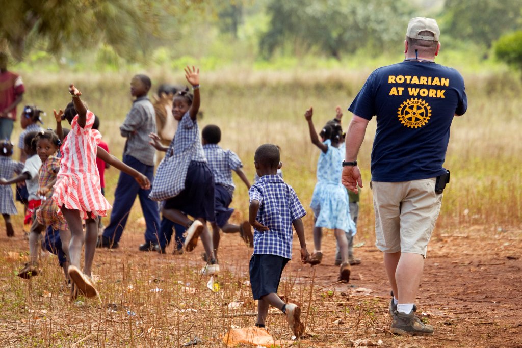 Rotary's tweet photo. Join one of 35,000 clubs to make a difference in your community and around the world. https://t.co/IFDN2pgf3s https://t.co/iUqdHqAPgU