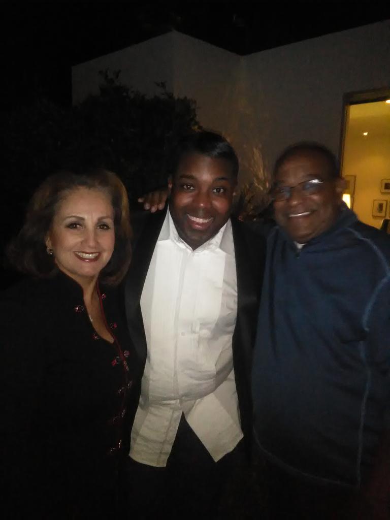 sylviagalvez's tweet photo. Hanging out with my new coWorkers https://t.co/Ob42RGChJq