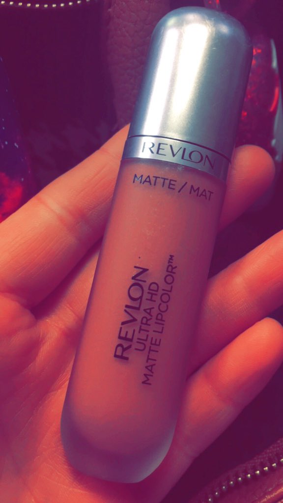 makeup_by_cassy's tweet photo. Loving this stuff. Goes on like a gloss and dries matte @revlon #hdseduction https://t.co/2ZGUIV9ezk