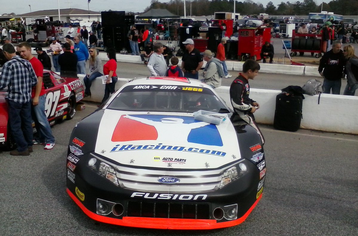 _Turn2News's tweet photo. .@TyMajeski will lead the SLM field to the green flag at #SpeedFest2016 https://t.co/B483aQTBSo