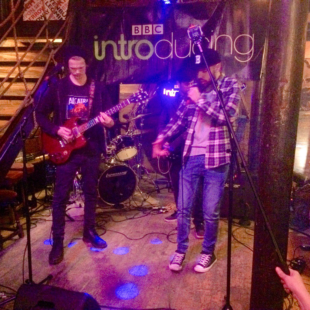 bbcintrohw's tweet photo. #Bromsgrove's @SinEsoBand are currently 'rocking' the boat here in The Victory's Pirate Ship bar #seewhatididthere https://t.co/4K4vbTWM1X