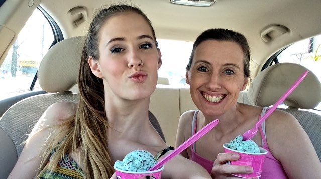 camirose22's tweet image. Ashburn weather am I right?🌻🌞 #winterorspring?#60degrees #mymomishotterthanme