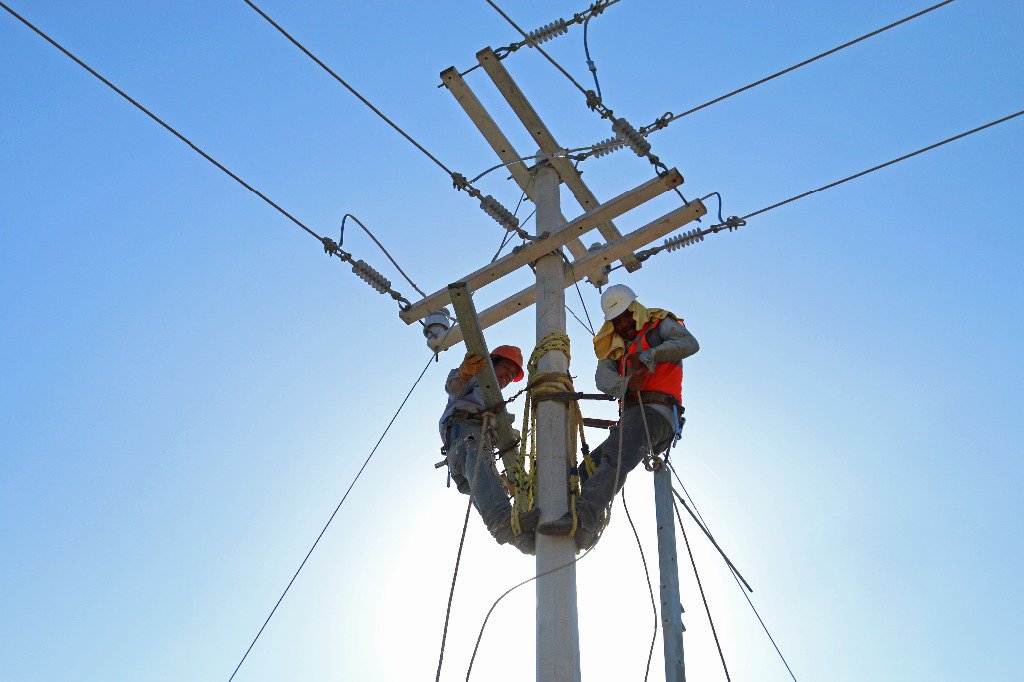 Dividirán la <a href="/CFEmx/">CFEmx</a> en cuatro subsidiarias; mejorarán precios de electricidad: <a href="/SENER_mx/">SENER México</a> bit.ly/1PqXwFn