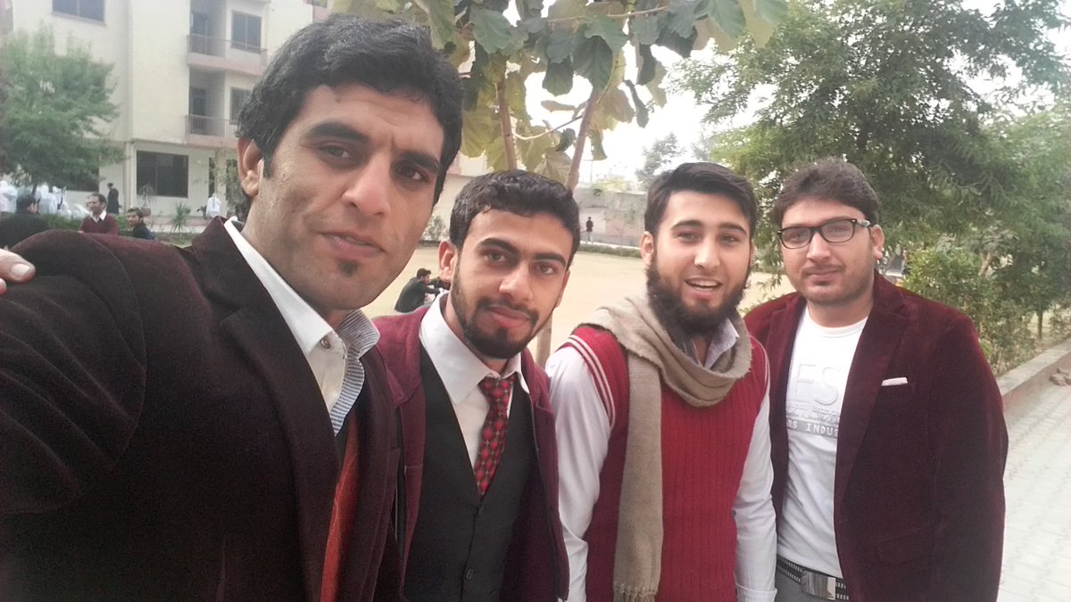 awais_319's tweet photo. 1st= samee
awais
sarmad
back= jubair #classfellow #besties https://t.co/UxvXpBBc2G
