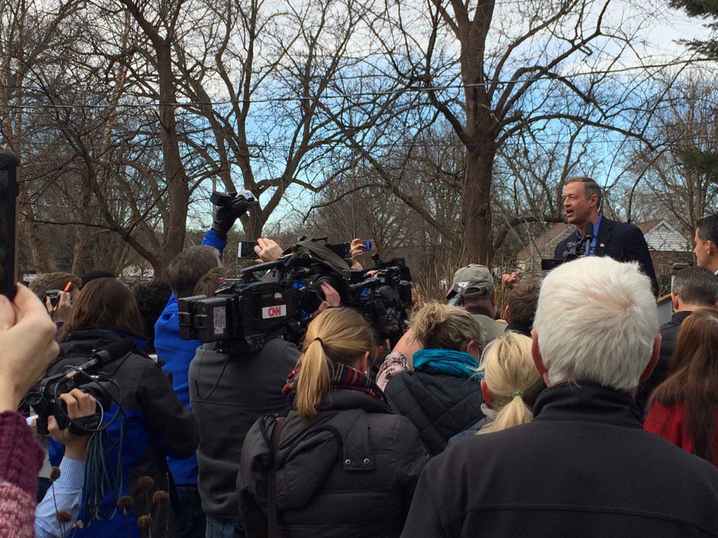 ksosanie's tweet photo. Full front yard here in Johnston as @MartinOMalley launches the afternoon GOTC canvass #iacaucus. https://t.co/D9eNMMXt5W