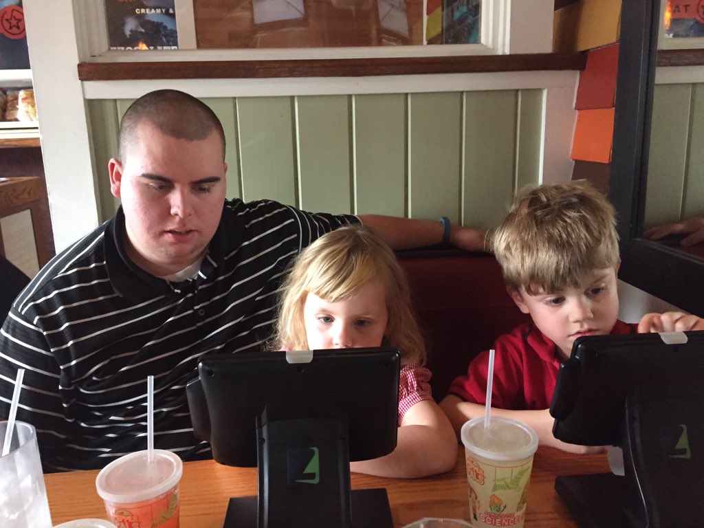 carley_pierce's tweet photo. @ChilisJobs Ziosk is a mom's best friend! #chilislove https://t.co/wSiPxt48XW