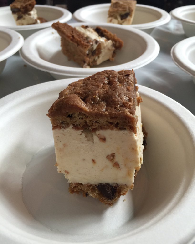 SporkBytes's tweet photo. A little piece of the biggest ice cream sandwich in the city, The Gorge by @whatsthescooppdx
#pdx #pdxeats #amarr16 https://t.co/ix6oS4VZ5Y