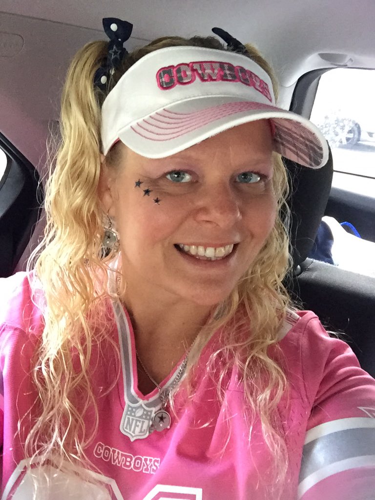 becjcunningham's tweet photo. Football is AWESOME!! I love Probowl  So Much!! https://t.co/aFr9W6BtrA