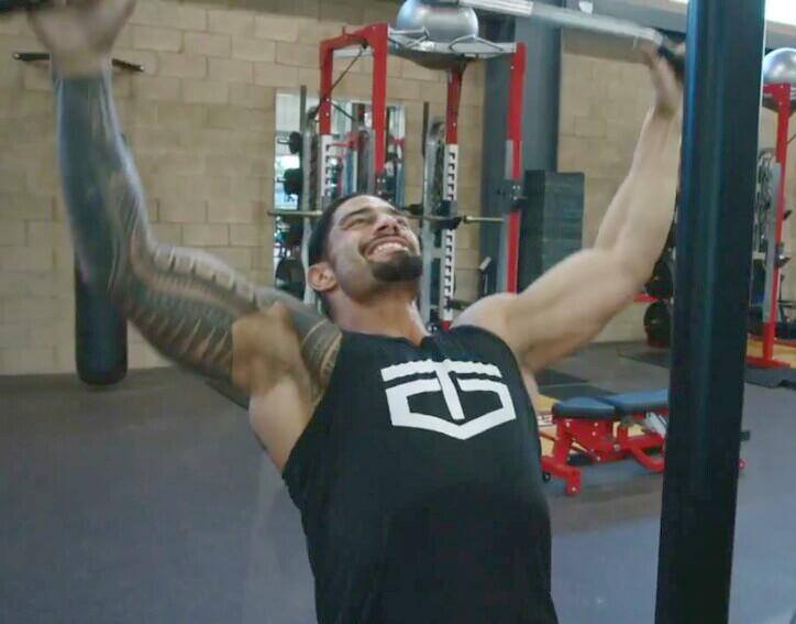 LeeshaNDessy's tweet photo. #Roman #ForHisFans #WorksOutConstantly #TYJoe @WWERomanReigns @romanreigns568 @airstream52 @TheDeannAmbrose https://t.co/f18ivShi4a