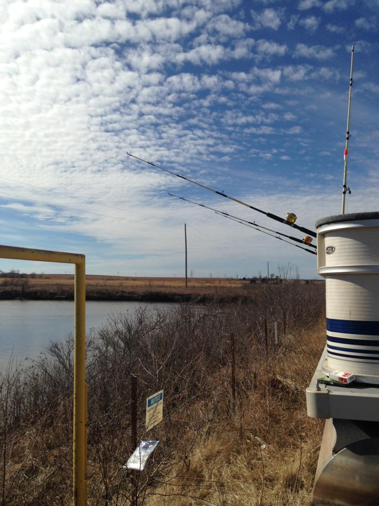 ThaChiefDavis's tweet photo. Too windy to put the boat in the water, but you still want to fish from the boat!!! #nativelogic #teampredator https://t.co/eXKUCIwa6H