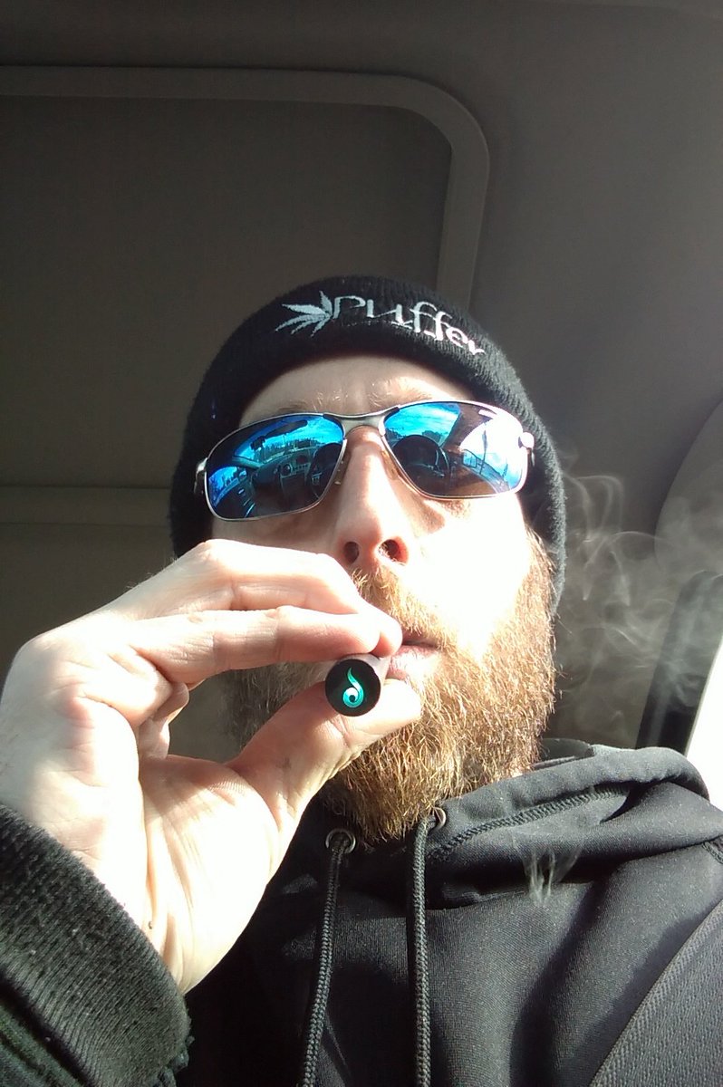 BRad_4_20's tweet photo. Lunch Break at #Work
๐โ๐๐จ๐จ๐จ
#LetsGetHigh #DabsUp
#HighBoss #ProductivePotHead
#StonerLife #MinnesotaMarijuana https://t.co/tg3USilyLm