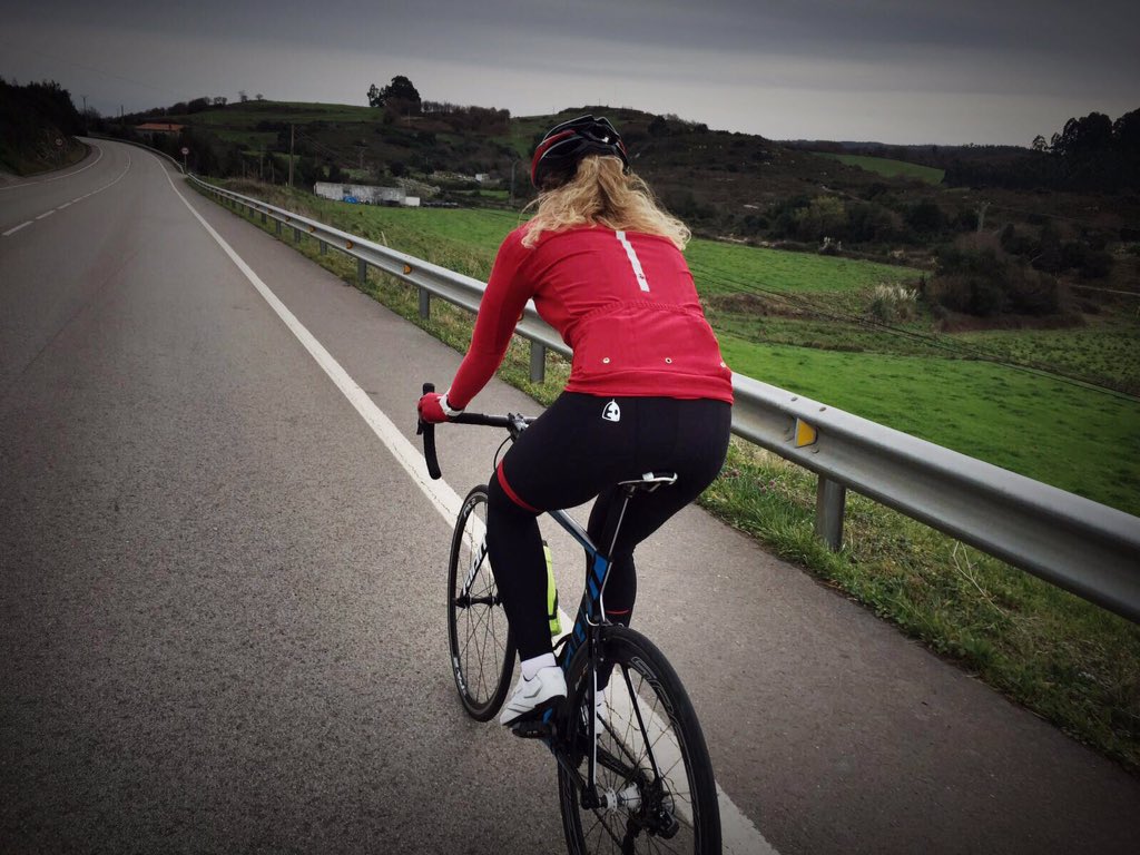 crisarazu's tweet photo. Nuevas formas de conocer nuevos sitios...🚲💨 #retos #preparateTioDelMazo #Cantabria 😍 https://t.co/bovhkazjim