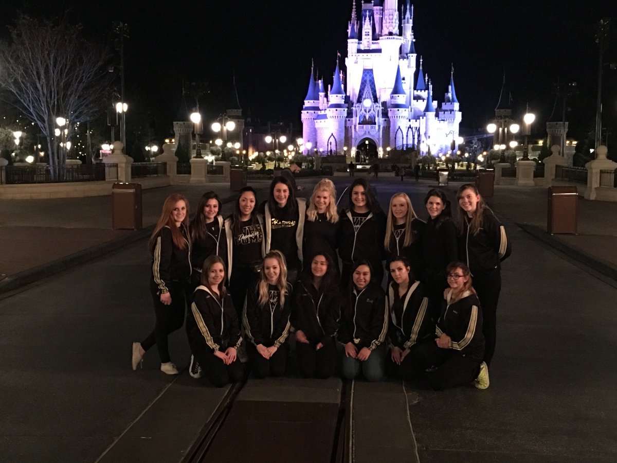 PVHS_Poms's tweet photo. Having a great time so far! #UDAnationals https://t.co/KcA7XJWRXN
