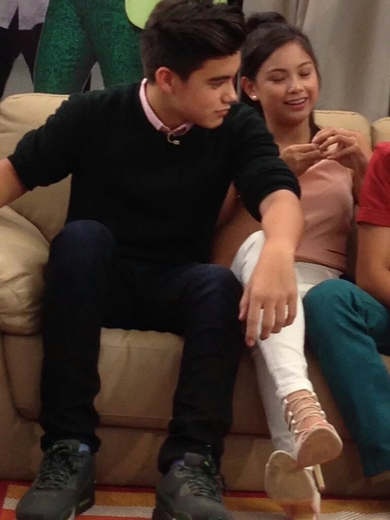 ot7_purple2014's tweet photo. Ung kamay ni bailey ♡♡

BAILONA OnPOPMYX https://t.co/qv0SJaEN2x
