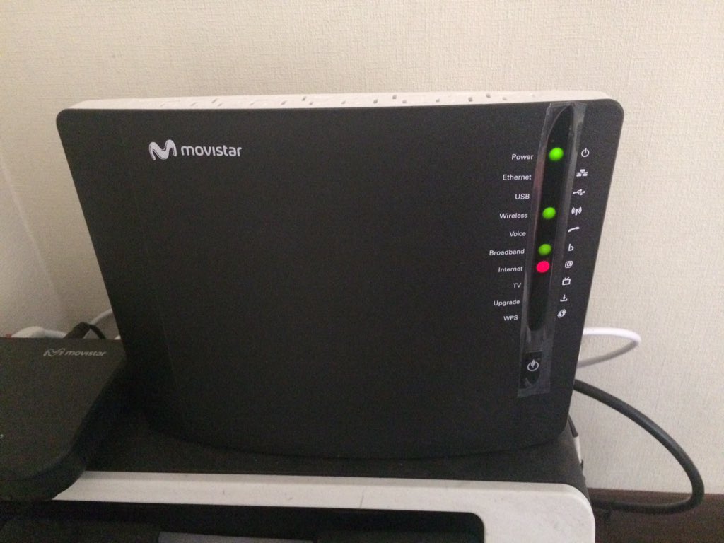komodiin's tweet photo. @AyudaMovistarCL desde las 13 horas de hoy el internet no ha funcionado. Algún número para hacer el reclamo?? https://t.co/N7of5T3sPs