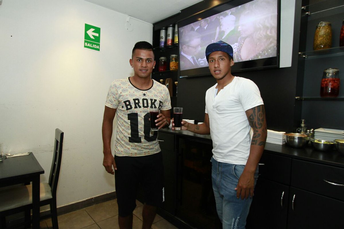 ChristoferGC92's tweet photo. Mira lo que encontré @diegochavezr93, nos vemos el martes.Sentimientos encontrados pero voy a ganar con @ColoColo https://t.co/Z3fDdgmhl2
