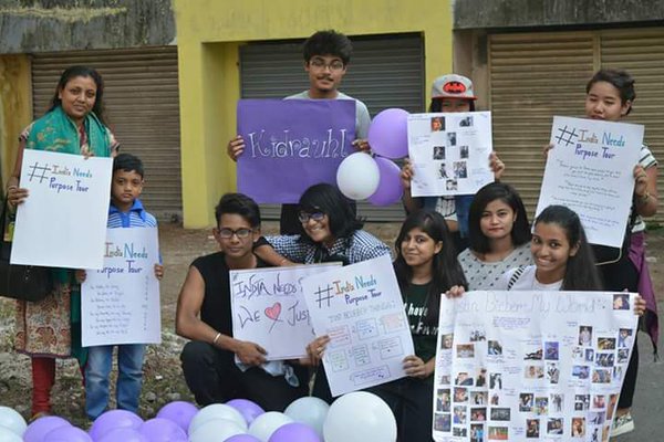 ElenaVLe's tweet photo. .@Bizzle_Queen001 Indian Beliebers campaigning to get @justinbieber to go there for #PurposeTour! https://t.co/jS9pdtFWuB