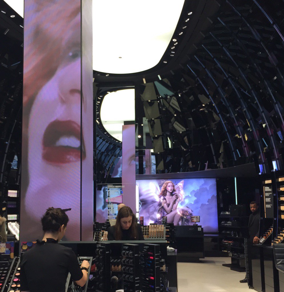 NerinaWilkinson's tweet photo. #Mac store in #Paris. #cosmetic surgery is the new #makeup Everyone is "wearing" it. #imcas2016 @vivienjandera https://t.co/JCd4513HQ7