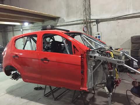aguante_tn's tweet photo. #C2 El Fiat Palio de @CoquiValderrey1 en el taller esta temporada equipo propio https://t.co/UuWTJIXJby