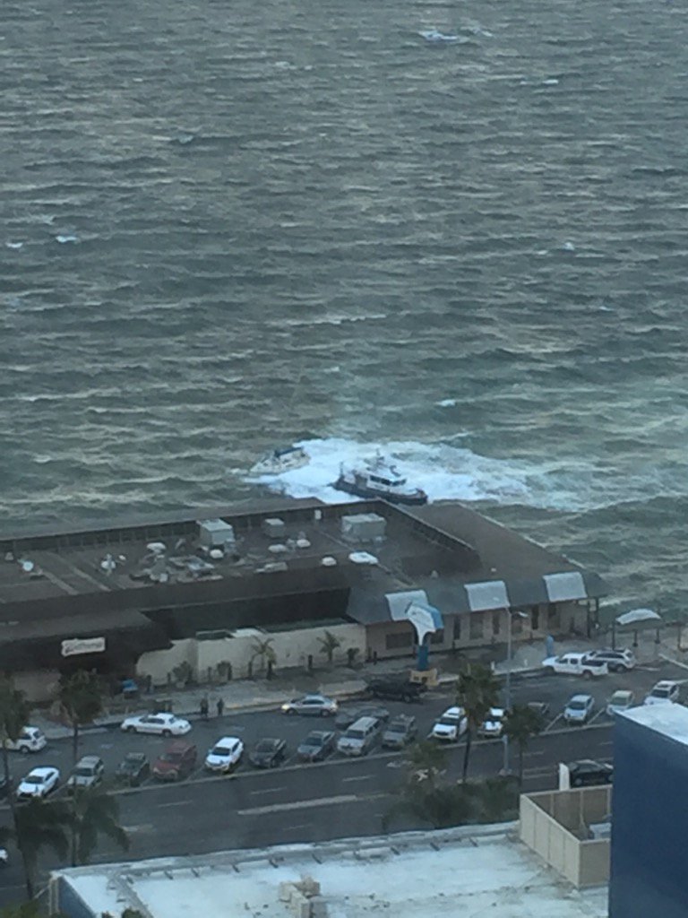 joedube's tweet image. #nbcsandiego another boat heading for destruction in the bay.