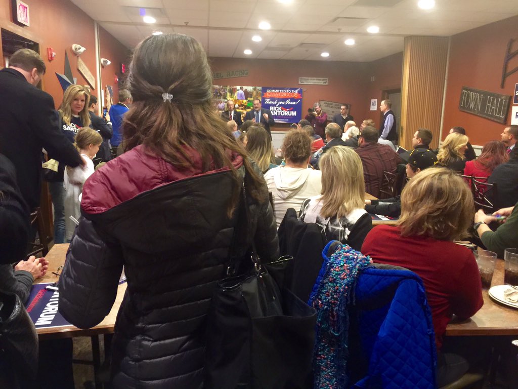 JamesDAlessio's tweet image. Standing room only for @RickSantorum at the @PizzaRanch! #GameOn #Rick2016