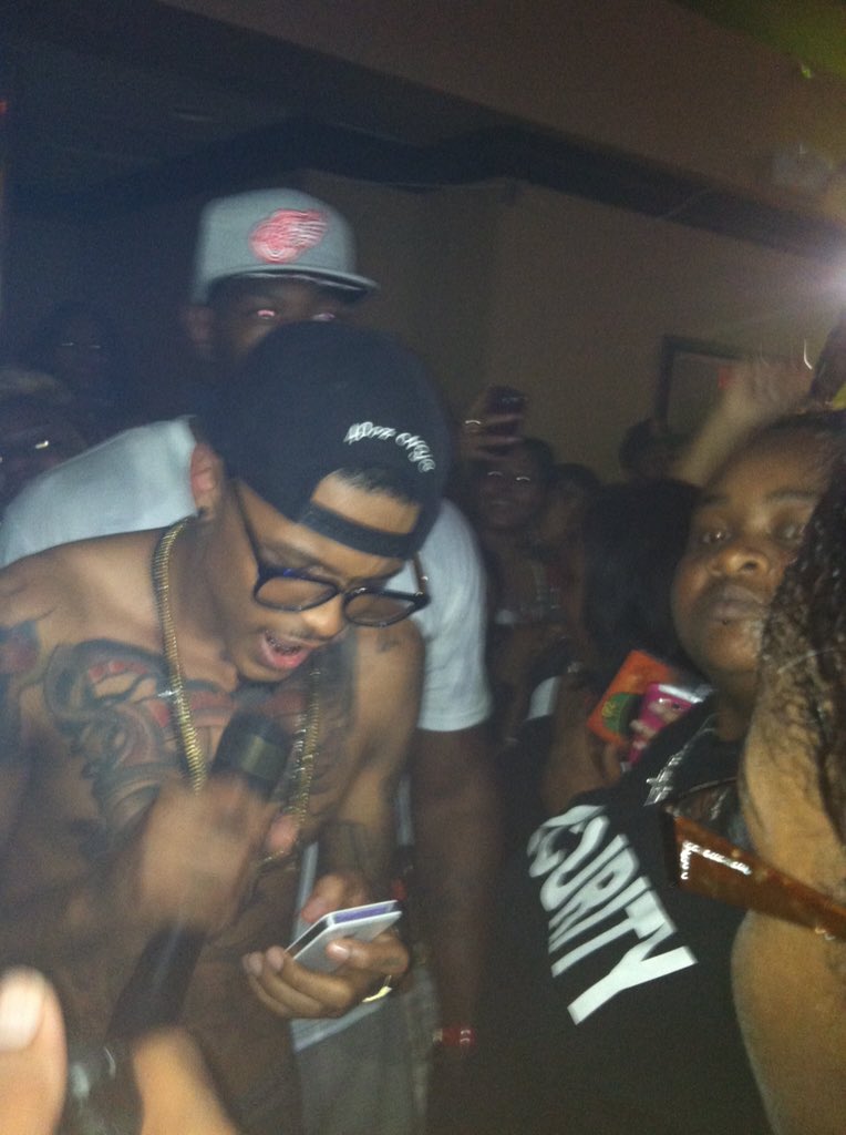 soCONFIDENT_'s tweet photo. This was taken almost 3 years ago @AugustAlsina when I was in love! π―β€οΈπ when u gave me #TheProduct2!!! #Day1Fan https://t.co/QaN5OEMgQd